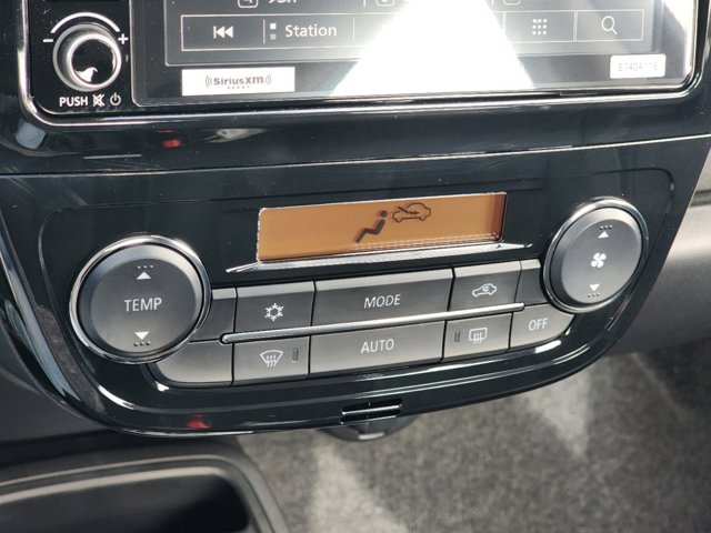 Vehicle image 17 of 18