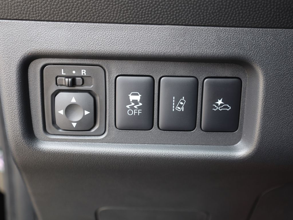 Vehicle image 28 of 39