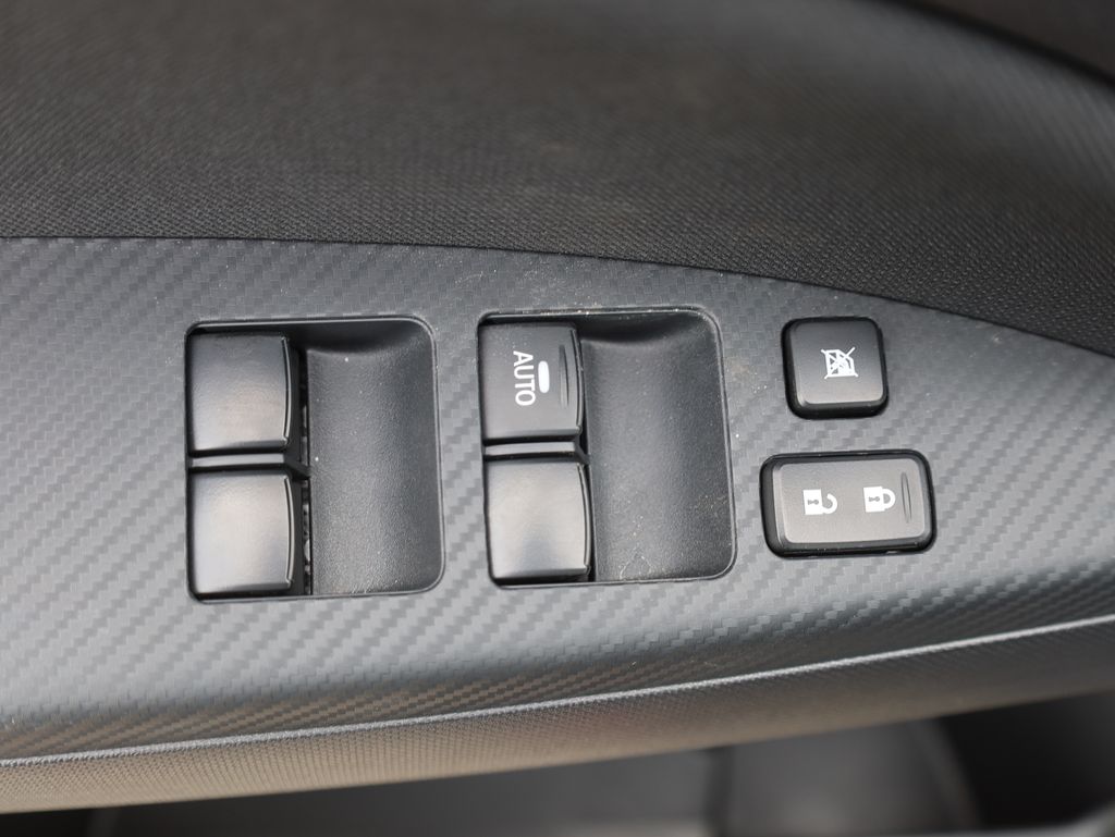 Vehicle image 27 of 39