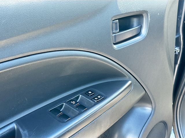 Vehicle image 25 of 32