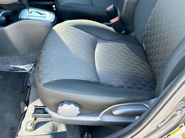 Vehicle image 28 of 32