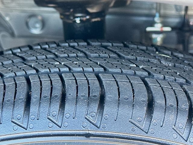 Vehicle image 11 of 32
