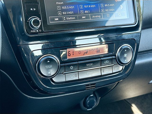 Vehicle image 23 of 32
