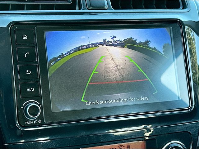 Vehicle image 21 of 32