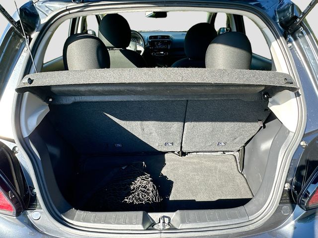 Vehicle image 10 of 32