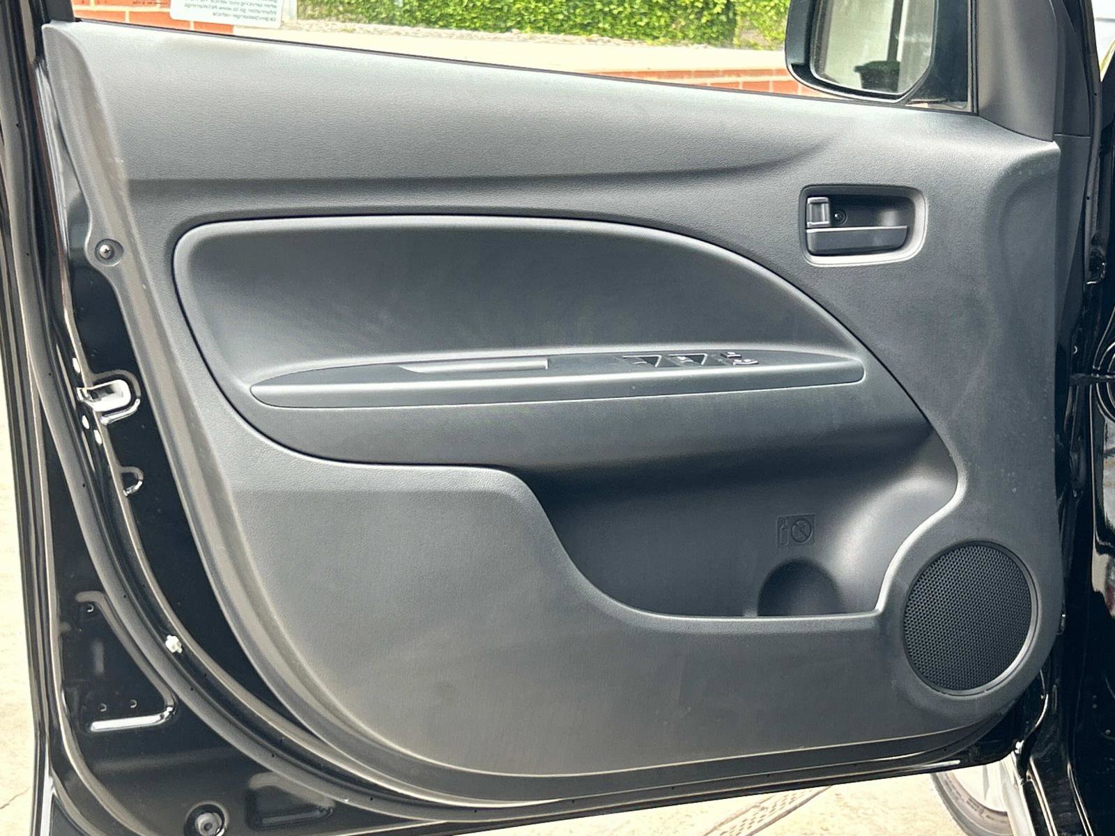 Vehicle image 21 of 29