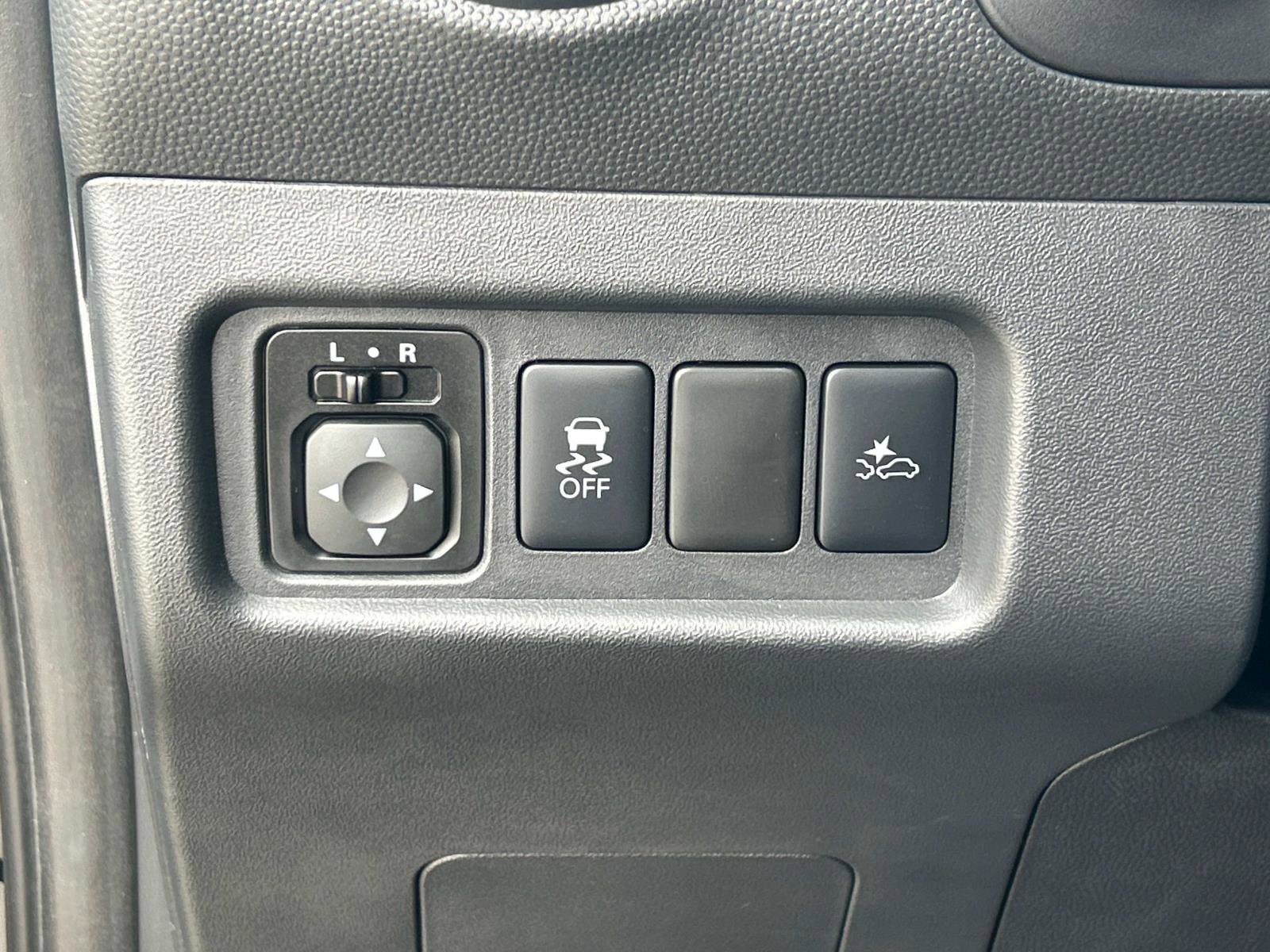 Vehicle image 23 of 29