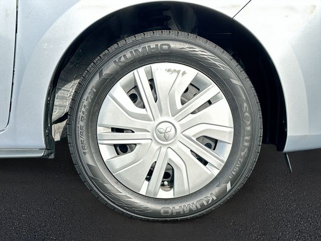Vehicle image 9 of 32