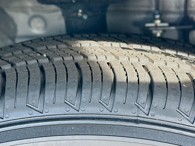 Vehicle image 26 of 32