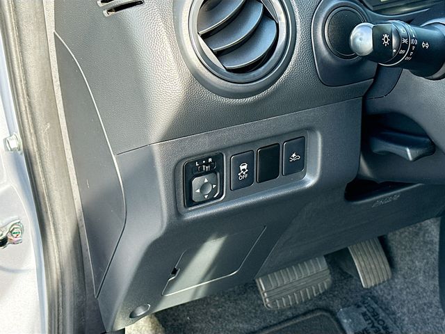 Vehicle image 29 of 32