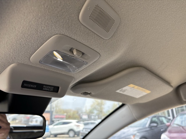 Vehicle image 23 of 32