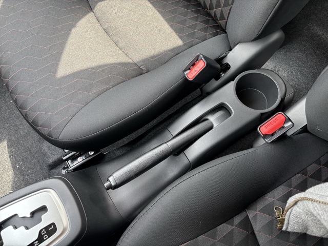 Vehicle image 25 of 32