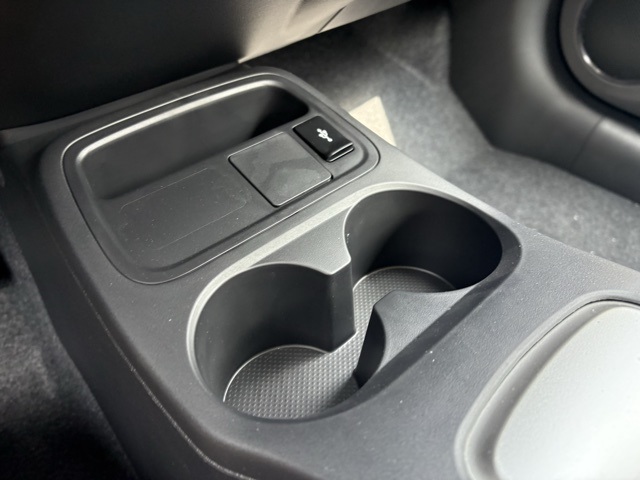 Vehicle image 26 of 32