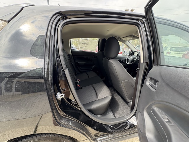 Vehicle image 14 of 32