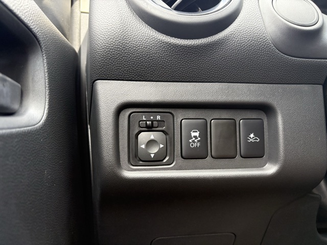 Vehicle image 19 of 32