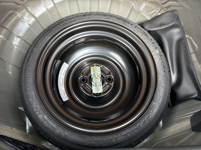 Vehicle image 13 of 32