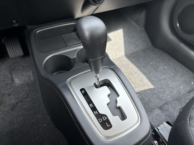 Vehicle image 21 of 32