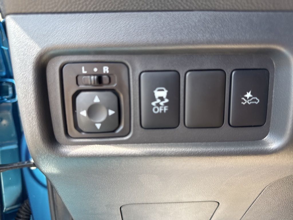 Vehicle image 17 of 26