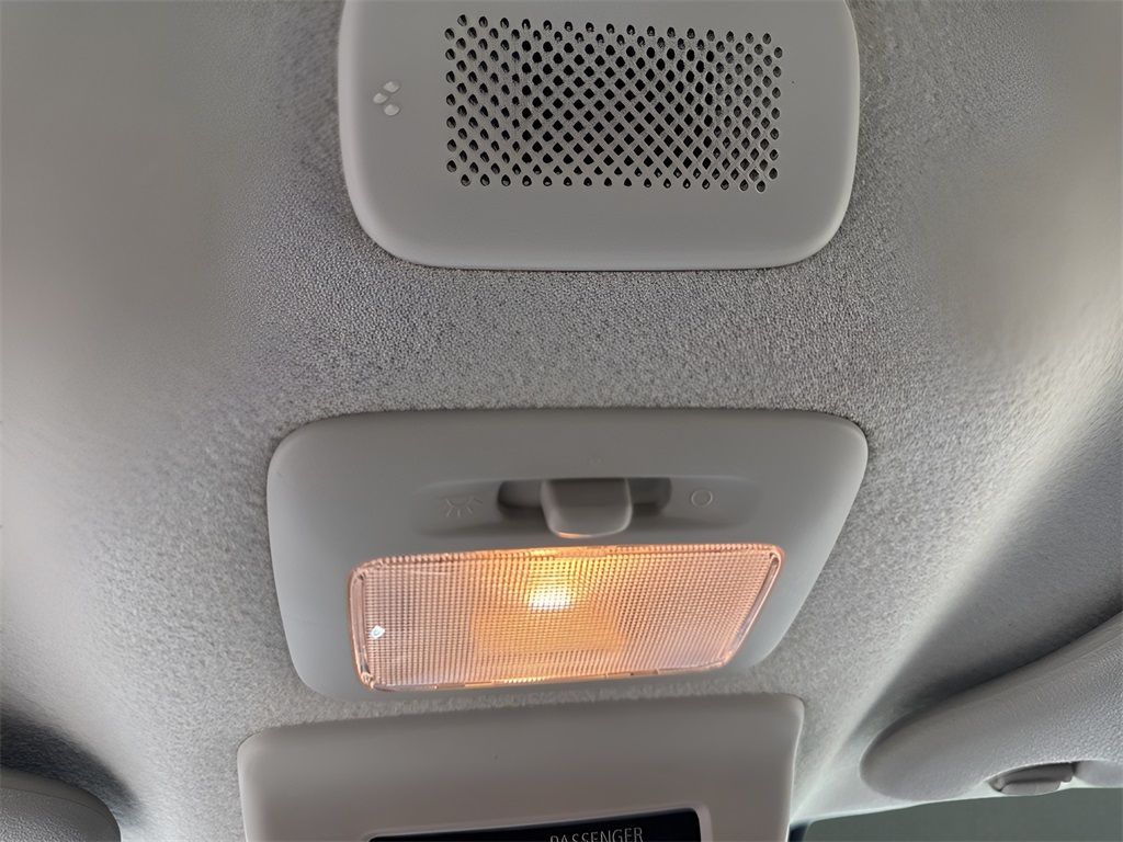 Vehicle image 21 of 26