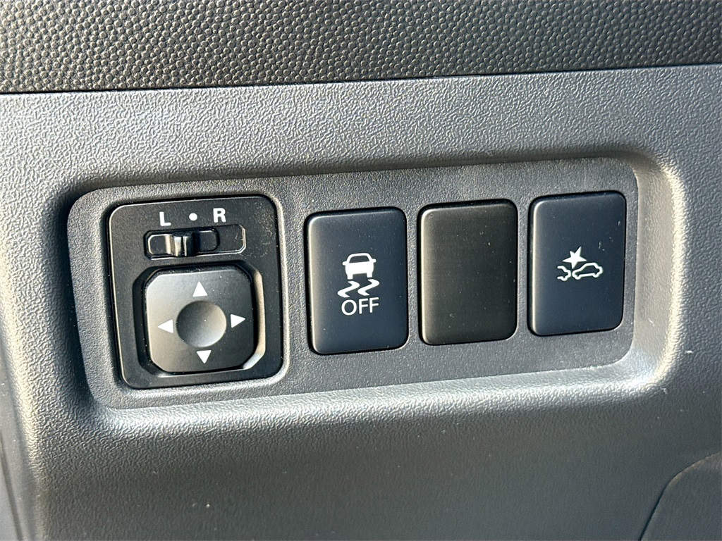 Vehicle image 27 of 29