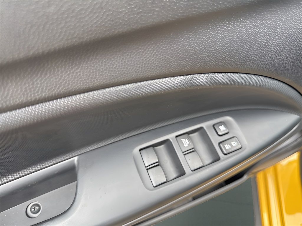 Vehicle image 24 of 28