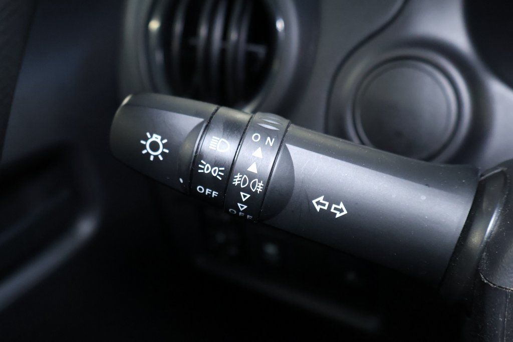 Vehicle image 27 of 31