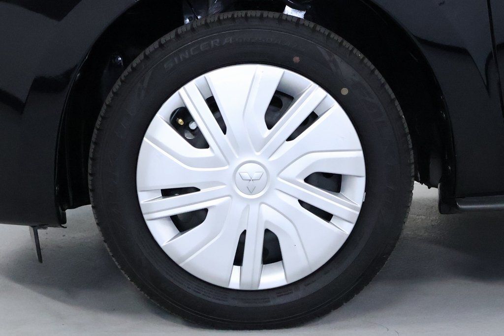 Vehicle image 9 of 31