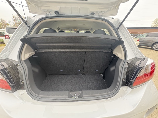 Vehicle image 13 of 28