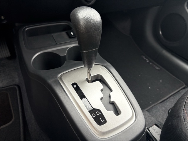 Vehicle image 21 of 28