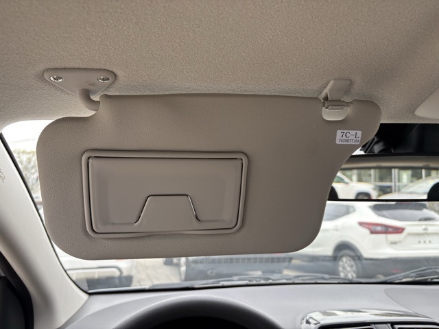 Vehicle image 23 of 28