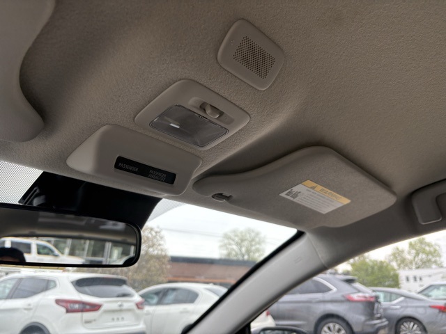 Vehicle image 22 of 28