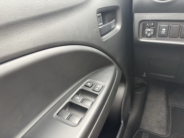 Vehicle image 16 of 28