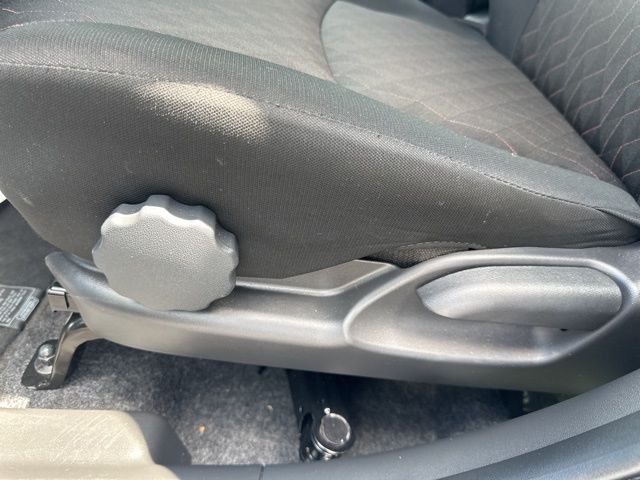 Vehicle image 28 of 33