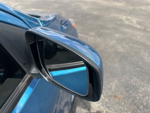Vehicle image 22 of 33