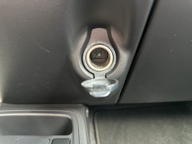 Vehicle image 23 of 33