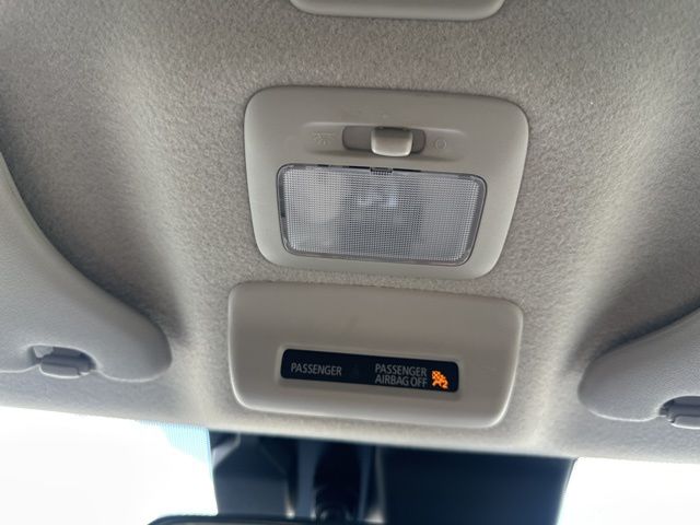 Vehicle image 27 of 33