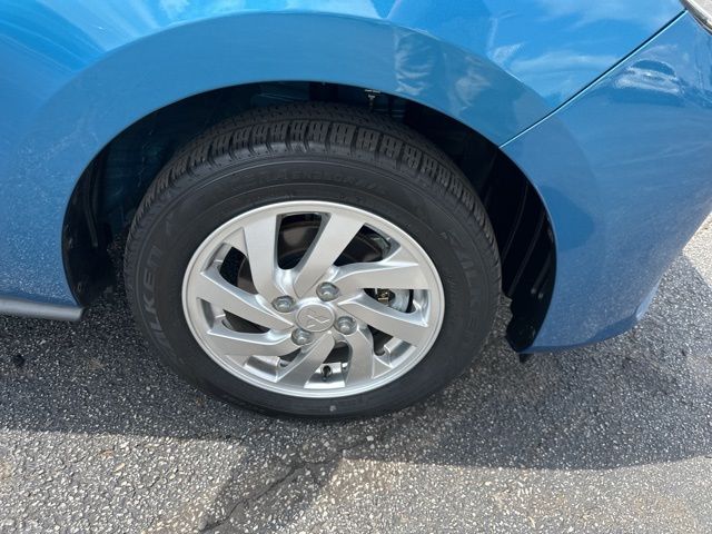 Vehicle image 8 of 33