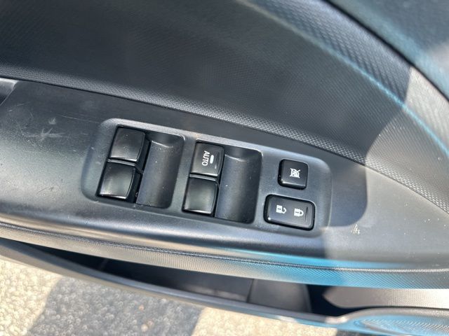 Vehicle image 31 of 33