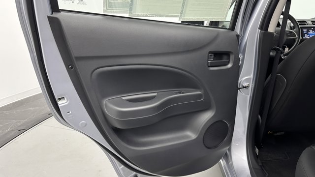 Vehicle image 25 of 32