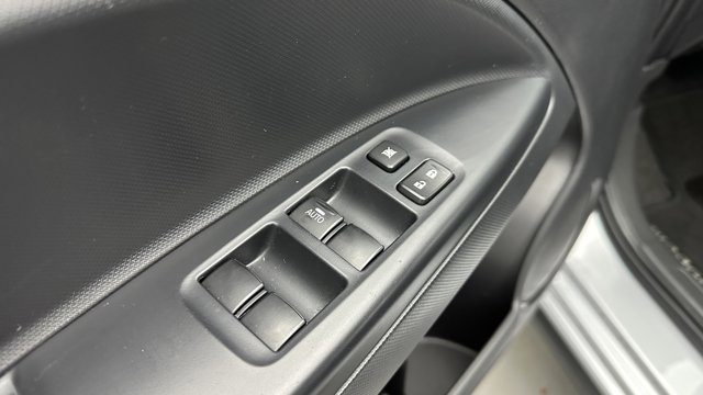 Vehicle image 21 of 32