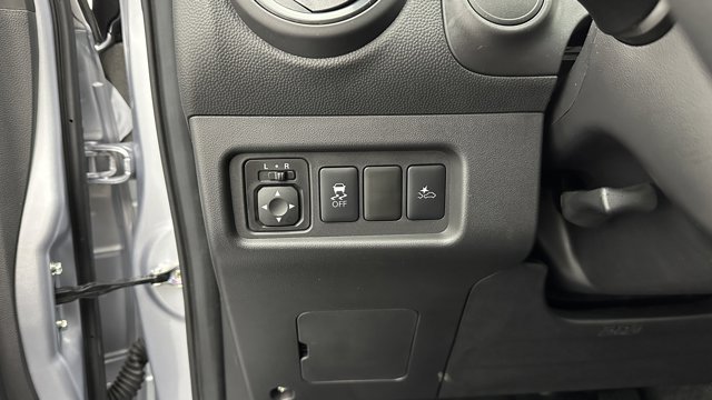 Vehicle image 22 of 32