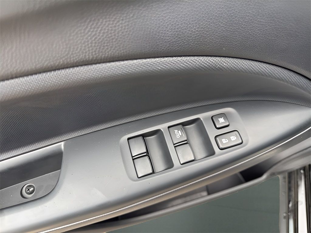 Vehicle image 18 of 32