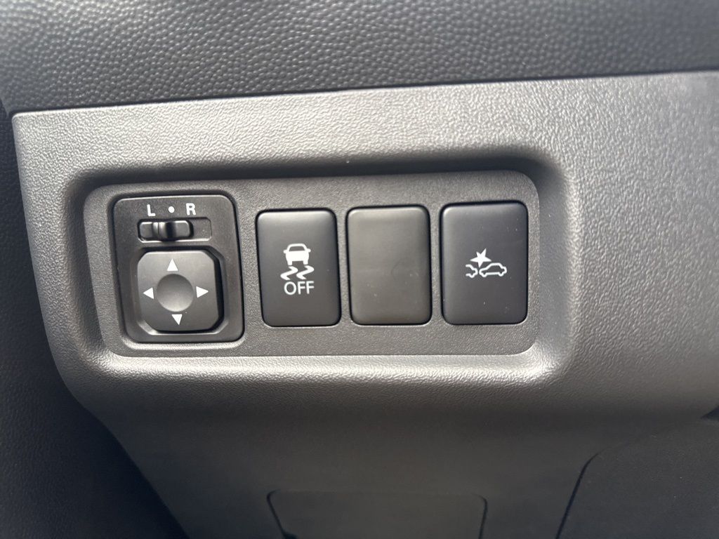 Vehicle image 22 of 32