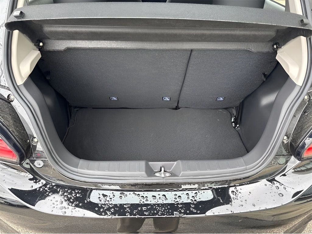 Vehicle image 23 of 32