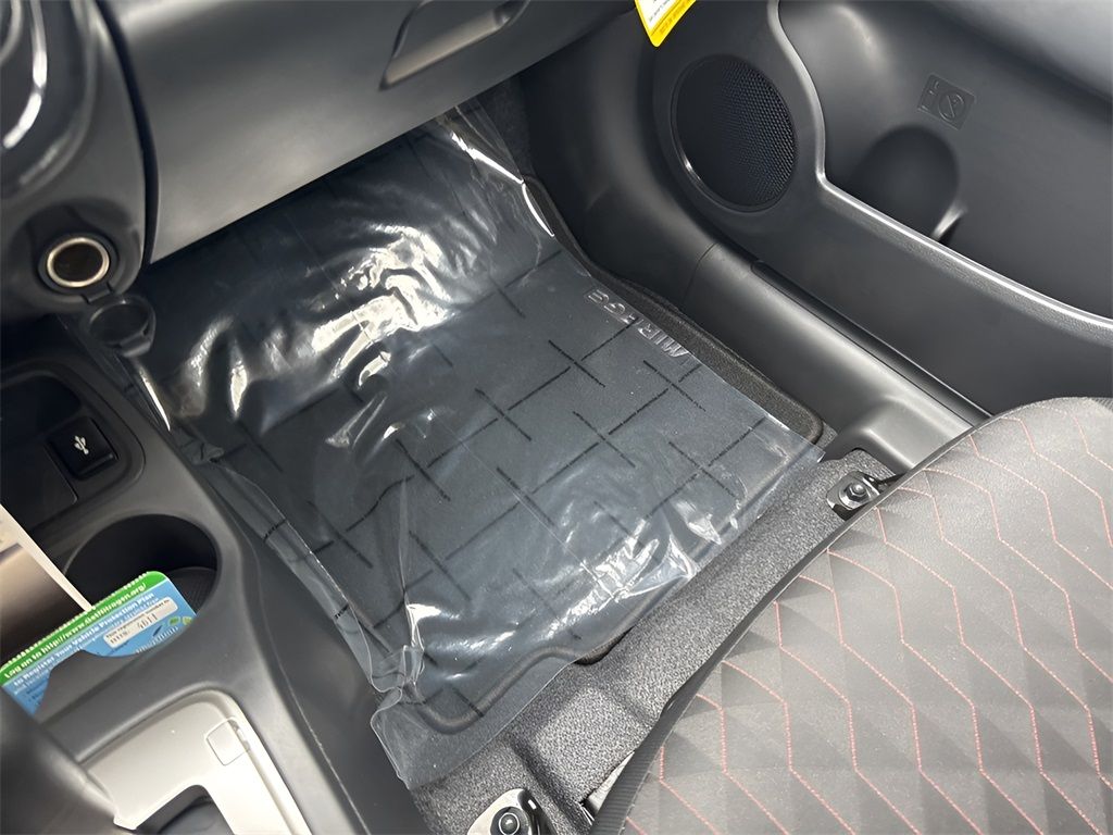 Vehicle image 25 of 32