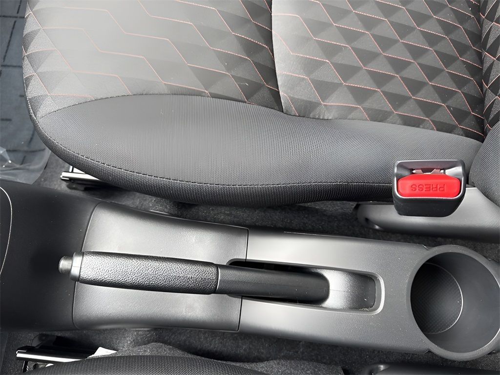 Vehicle image 26 of 32