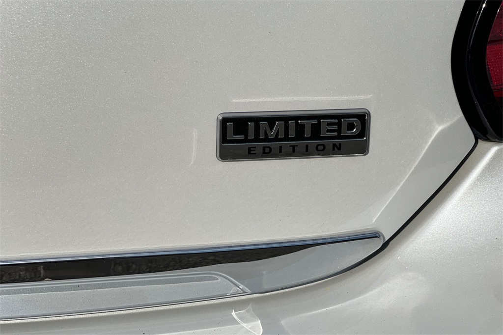 Vehicle image 23 of 27