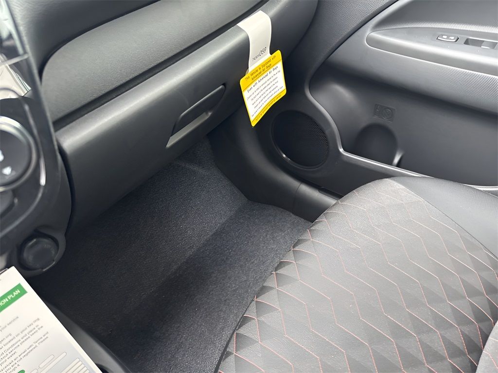 Vehicle image 23 of 29