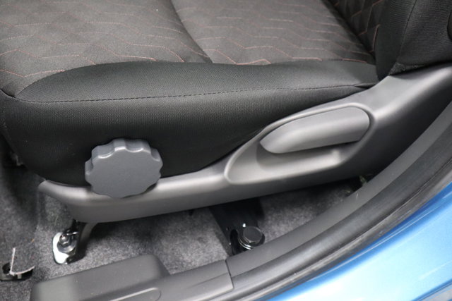 Vehicle image 12 of 28