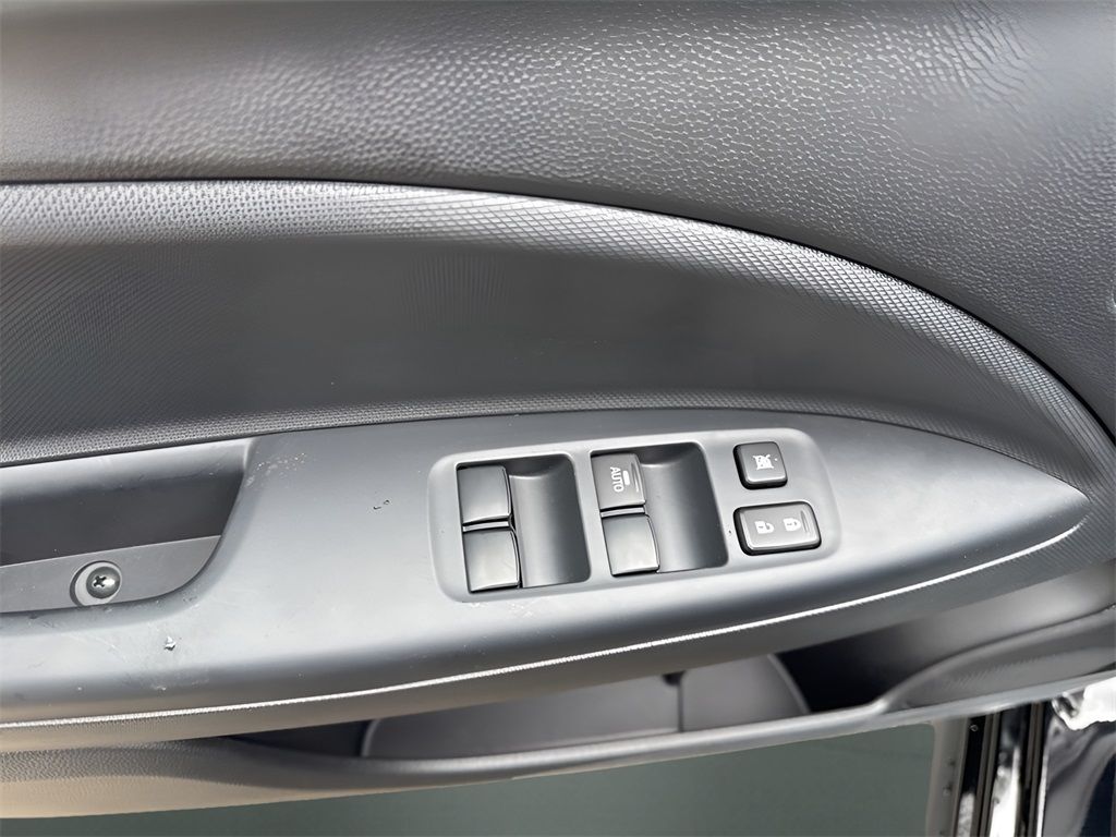 Vehicle image 18 of 27